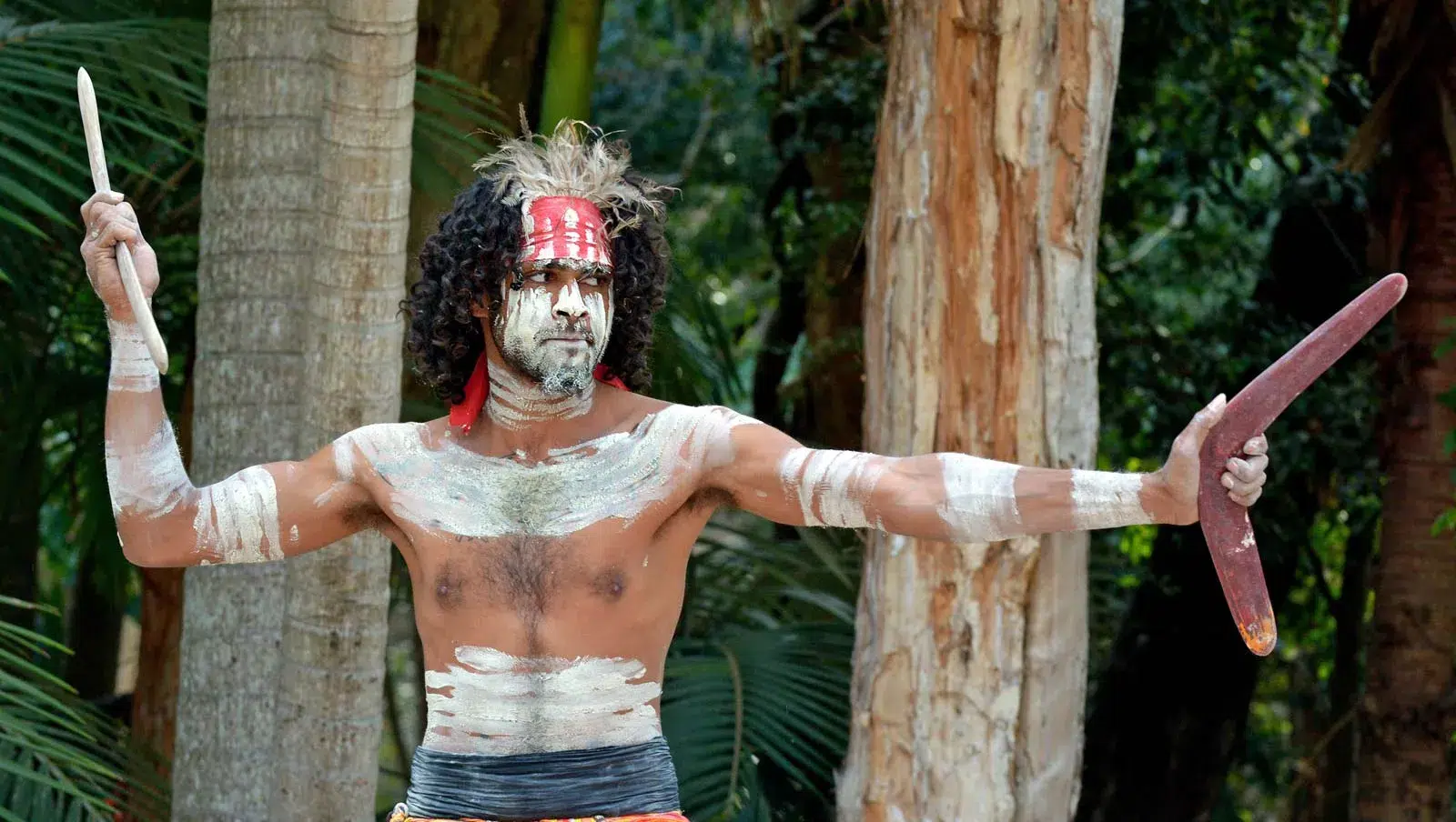 warrior-Australian-Aboriginal-boomerang-1.webp